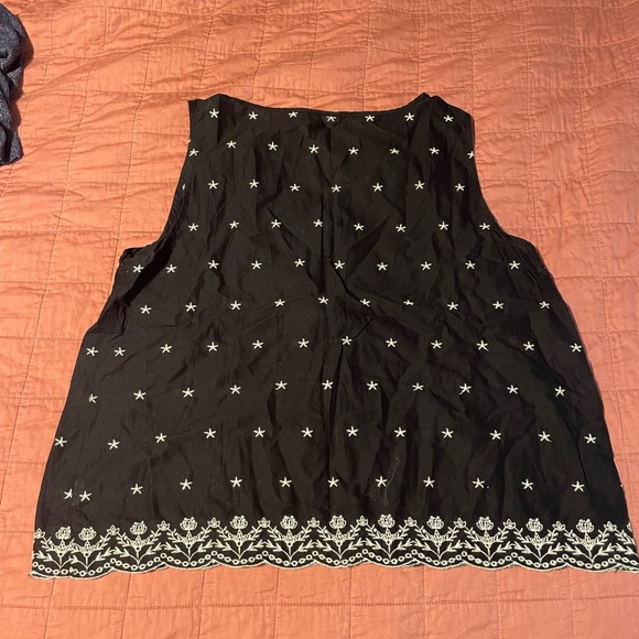 GAP Lightweight Embroidered Tank ~ L - Picture 2 of 3